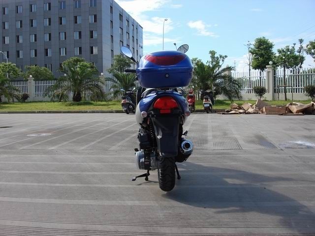 اسکوتر مجهز به 150cc مجهز به سیستم خنک کن Cvt اجباری، دیسک جلو عقب ترمز درام