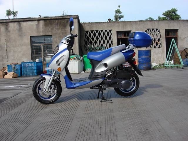اسکوتر مجهز به 150cc مجهز به سیستم خنک کن Cvt اجباری، دیسک جلو عقب ترمز درام